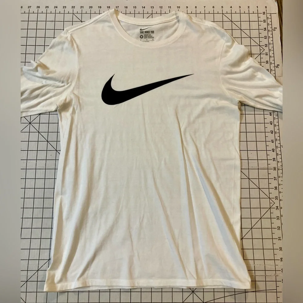 Nike Men’s Medium‎ White/Black Long Sleeve Athletic Cut Shirt